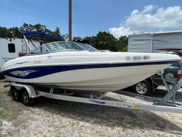 Rinker 212 Captiva Bowrider