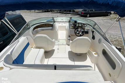 Rinker 212 Captiva Bowrider