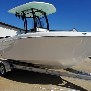 2021 Robalo R222