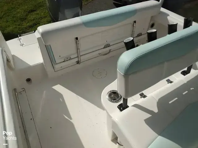 Robalo R222