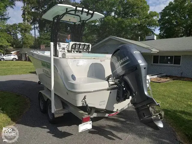 Robalo R222