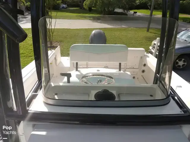 Robalo R222