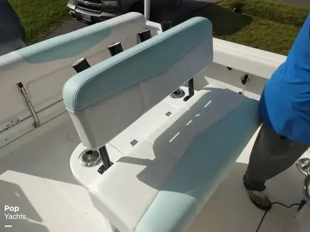 Robalo R222