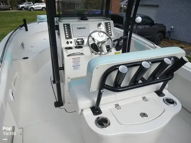 Robalo R222