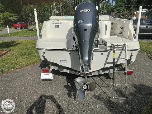 Robalo R222