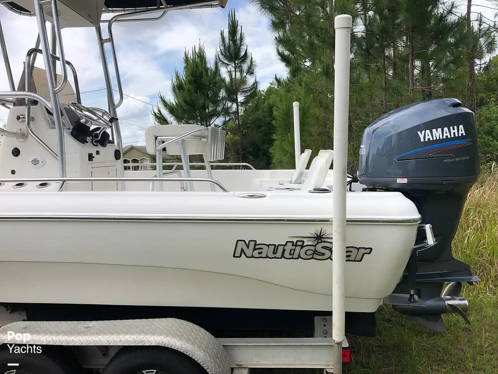 2005 Nauticstar 2200