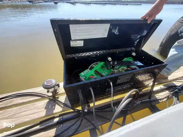 Custom Boats 50-Foot Houseboat