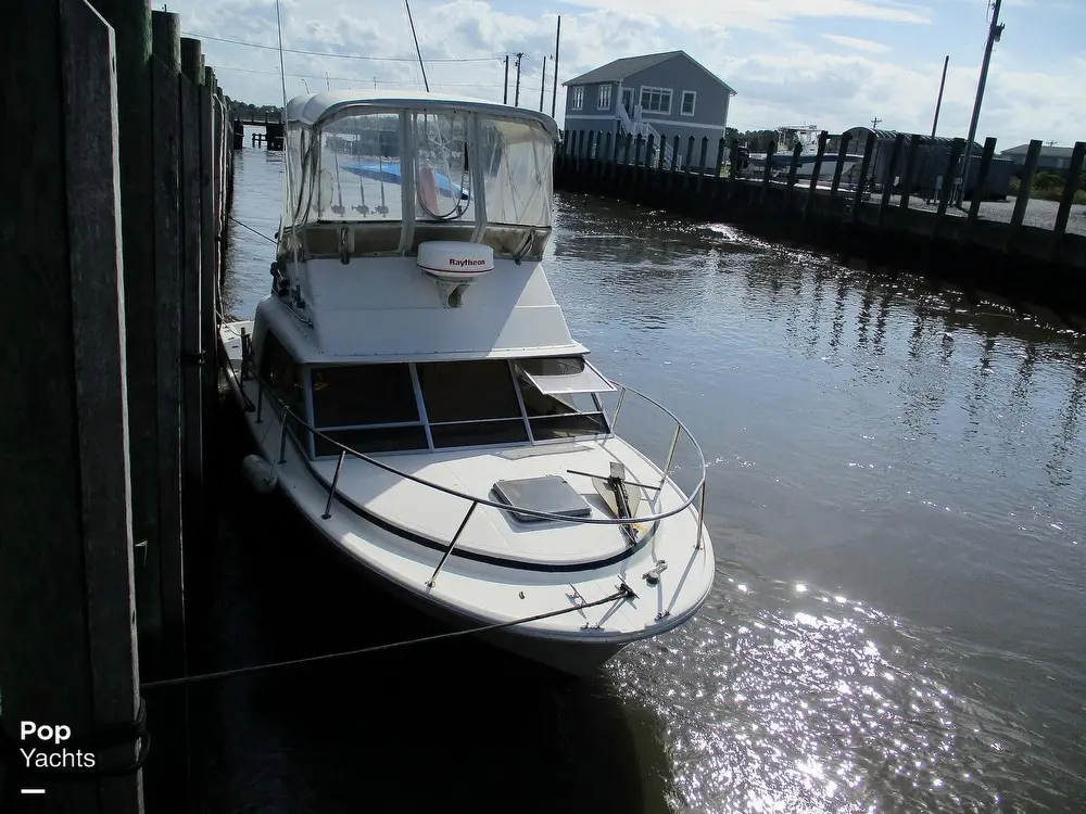 1979 Phoenix 29 flybridge cruiser