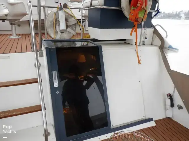 Sea Ray 440 Aft Cabin