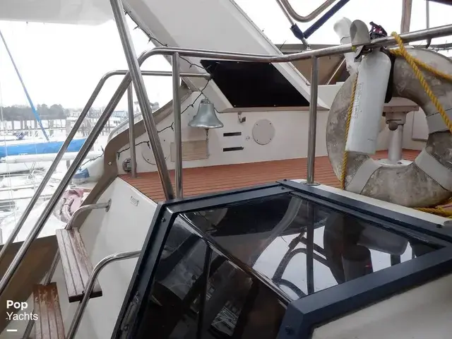 Sea Ray 440 Aft Cabin