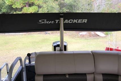 Sun Tracker Party Barge 20 DLX