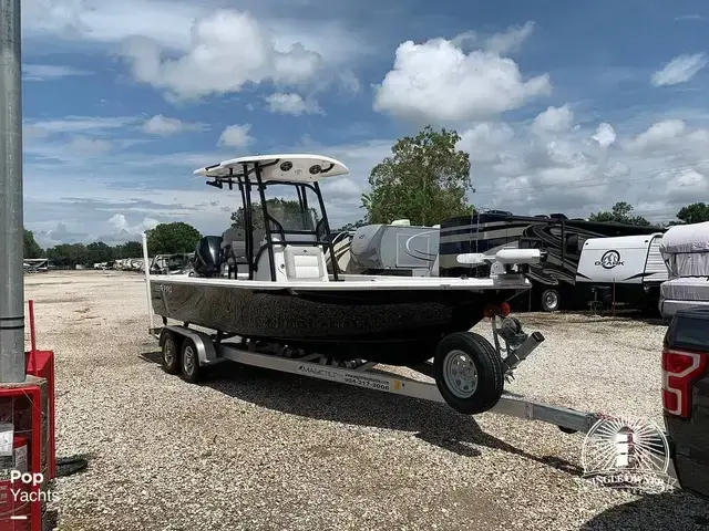 Sea Pro 228 DLX bay