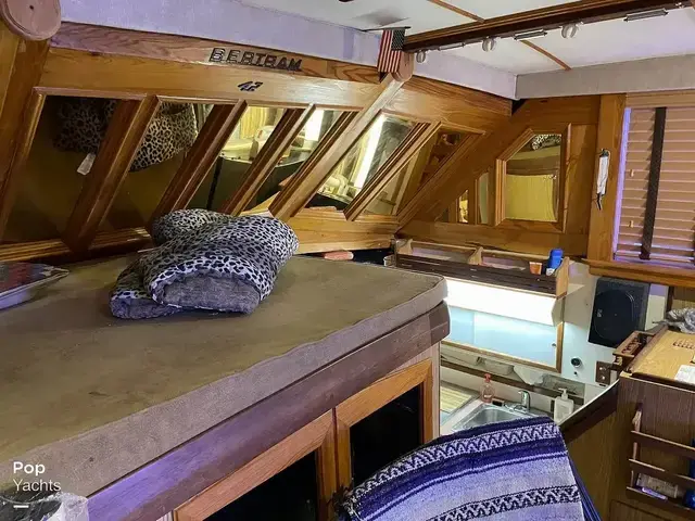 Bertram 42 Flybridge Motor Yacht