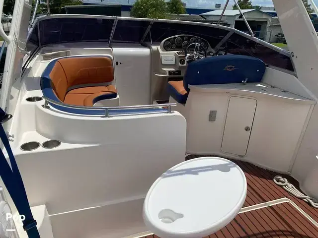 Rinker 310 Fiesta Vee