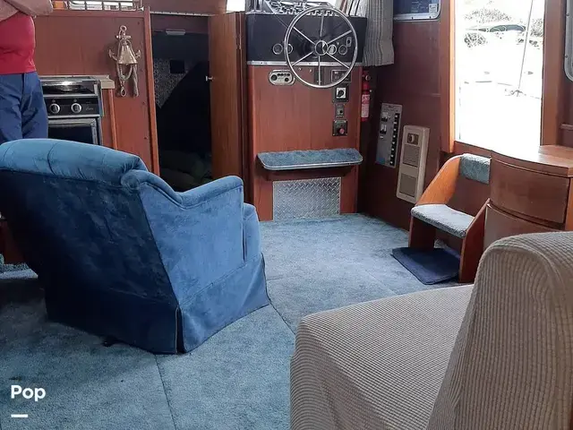 Tollycraft 34 Tri Cabin