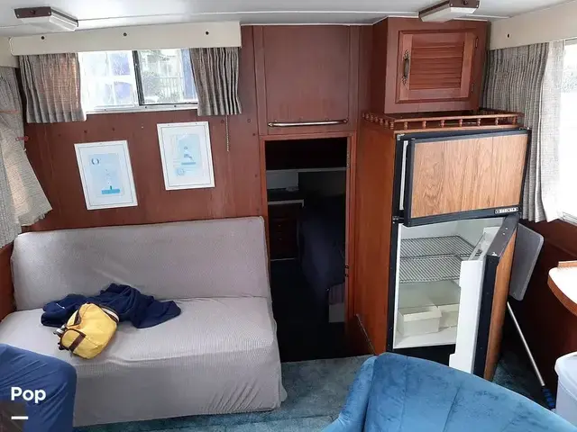 Tollycraft 34 Tri Cabin