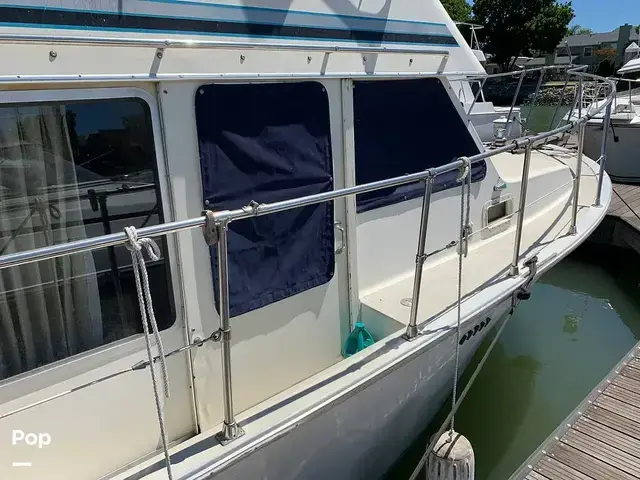 Tollycraft 34 Tri Cabin