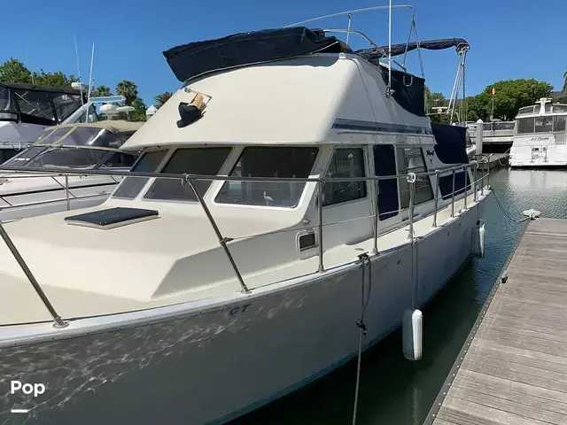 Tollycraft 34 Tri Cabin