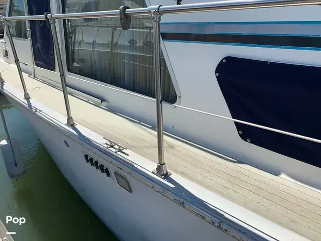 Tollycraft 34 Tri Cabin