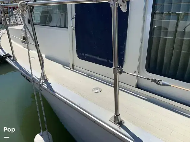 Tollycraft 34 Tri Cabin