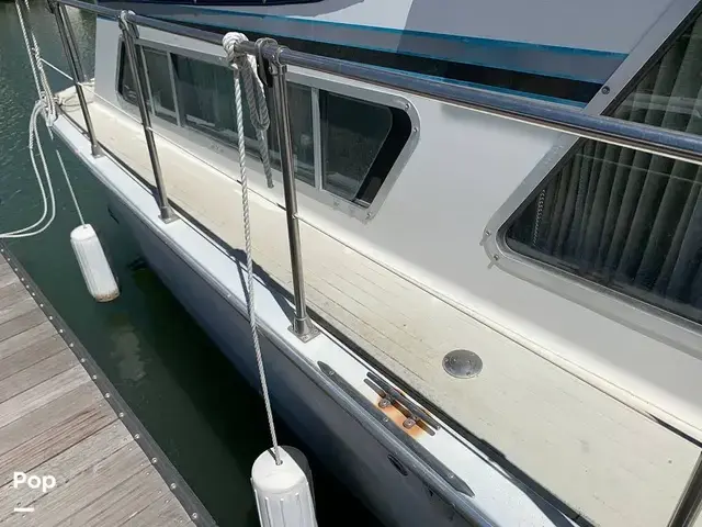 Tollycraft 34 Tri Cabin