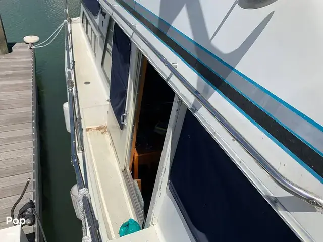 Tollycraft 34 Tri Cabin