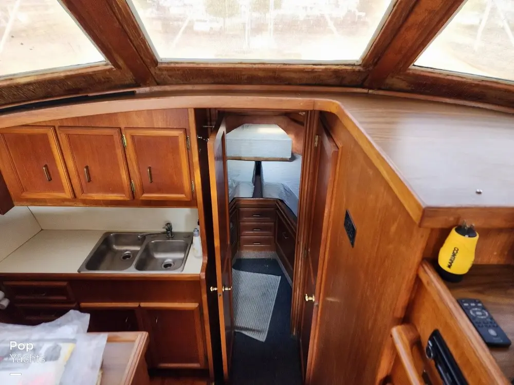 1985 Egg Harbor 33 sport fisher