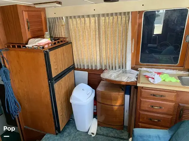 Tollycraft 34 Tri Cabin