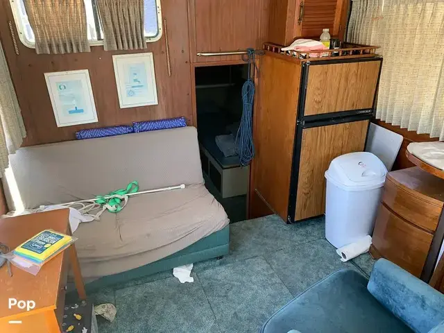 Tollycraft 34 Tri Cabin