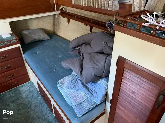 Tollycraft 34 Tri Cabin