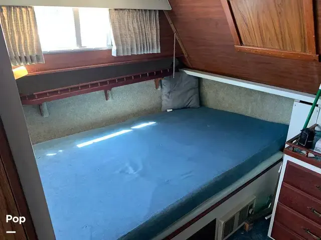 Tollycraft 34 Tri Cabin