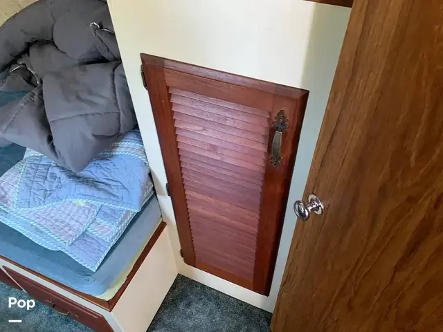 Tollycraft 34 Tri Cabin