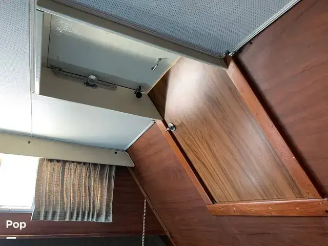 Tollycraft 34 Tri Cabin