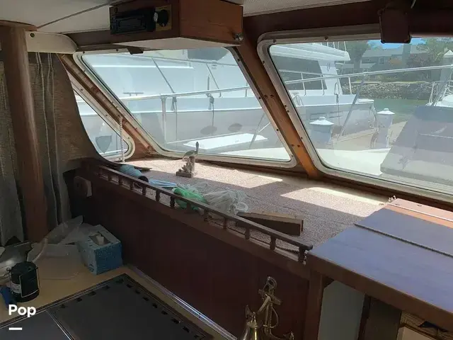 Tollycraft 34 Tri Cabin