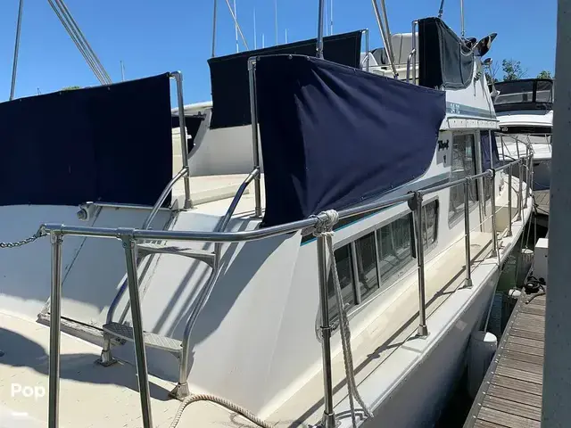 Tollycraft 34 Tri Cabin