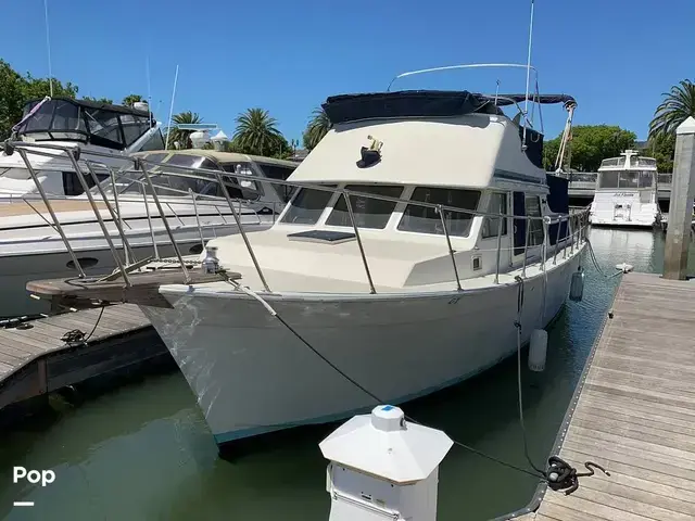 Tollycraft 34 Tri Cabin