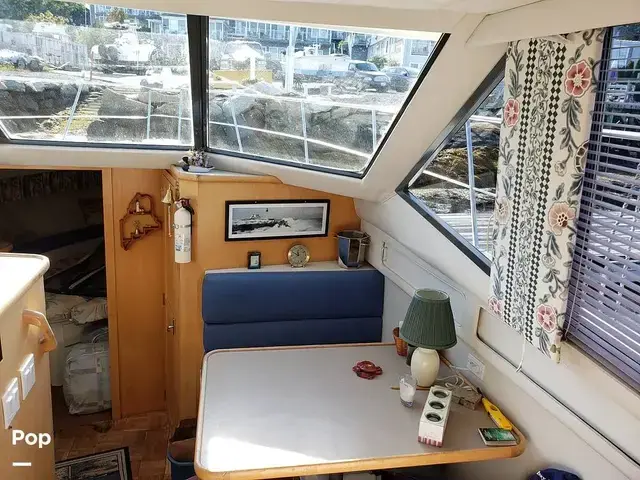 Carver 355 Aft Cabin