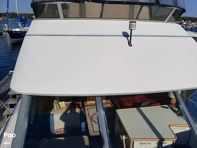 Carver 355 Aft Cabin