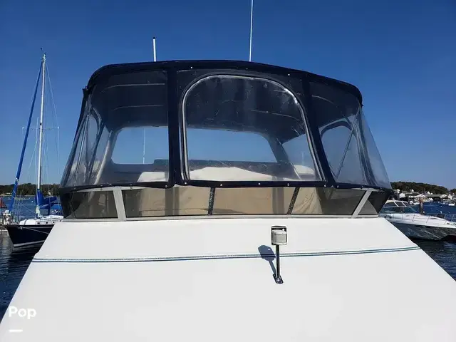 Carver 355 Aft Cabin