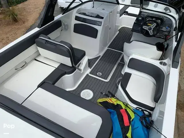 Bayliner Vr6