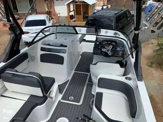 Bayliner Vr6