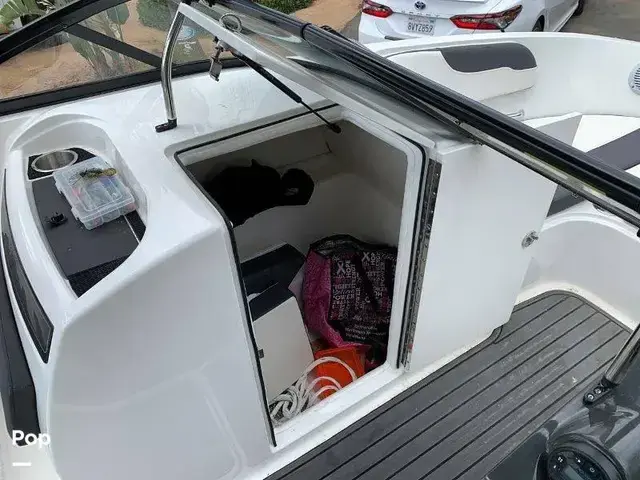 Bayliner Vr6