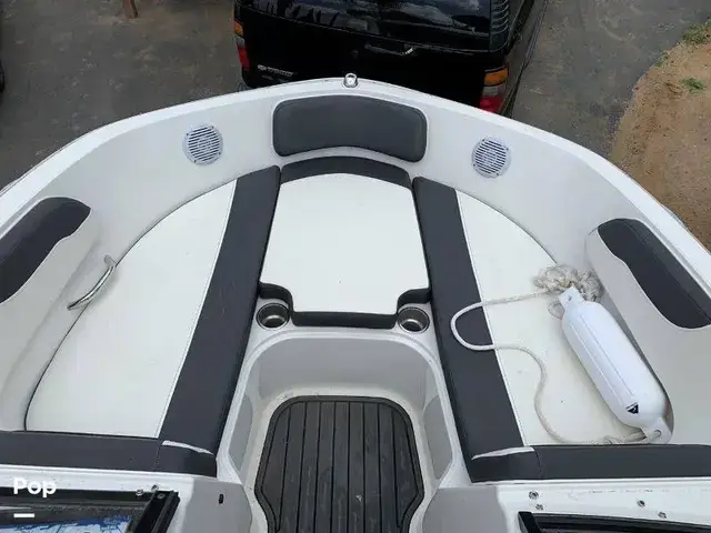 Bayliner Vr6