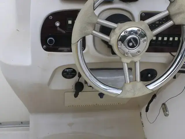 Chaparral 260 Signature