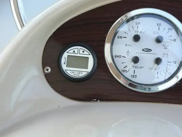 Chaparral 330 Signature