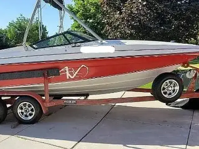 Rinker V206 Captiva