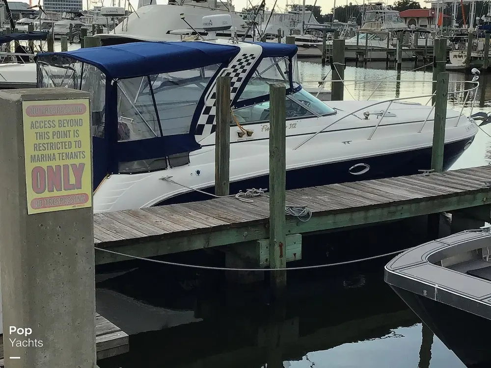 2005 Rinker 312 fiesta vee