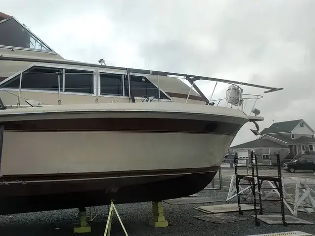 Chris Craft Catalina 381