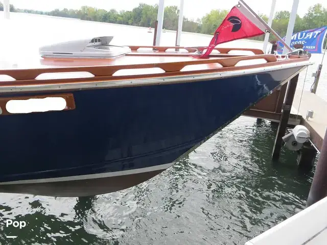 Chris Craft Cavalier Cutlass