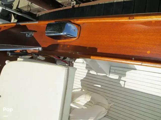 Chris Craft Cavalier Cutlass